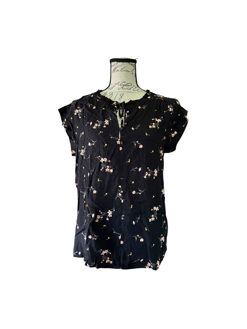 Buffalo David Bitton Black Floral Tie Front Shirt Small